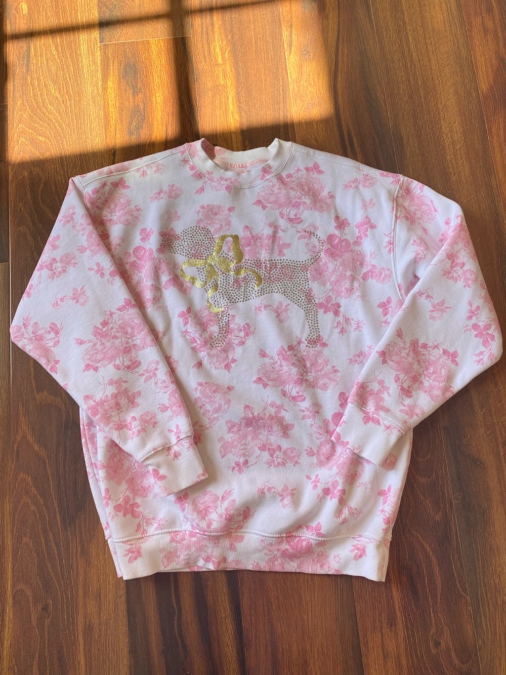 VS PINK x LoveShackFancy Shabby Chic Crewneck Sweatshirt Dog Gemstone Bow XS
